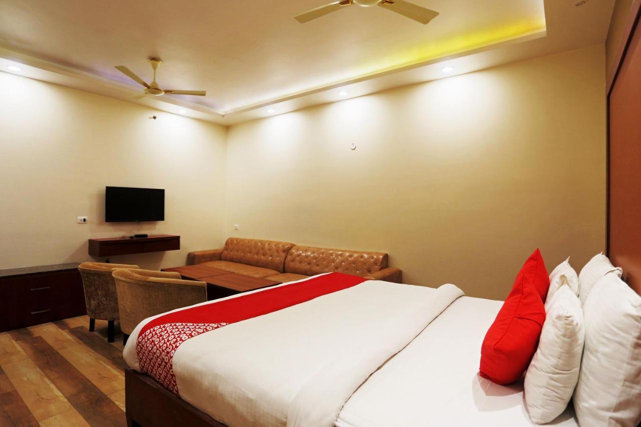 Capital O Green Palms Near Jhilmil Metro Station Hotel New Delhi Ngoại thất bức ảnh