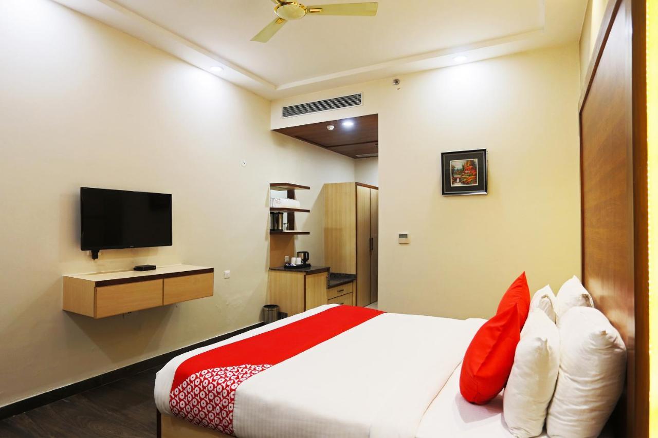 Capital O Green Palms Near Jhilmil Metro Station Hotel New Delhi Ngoại thất bức ảnh