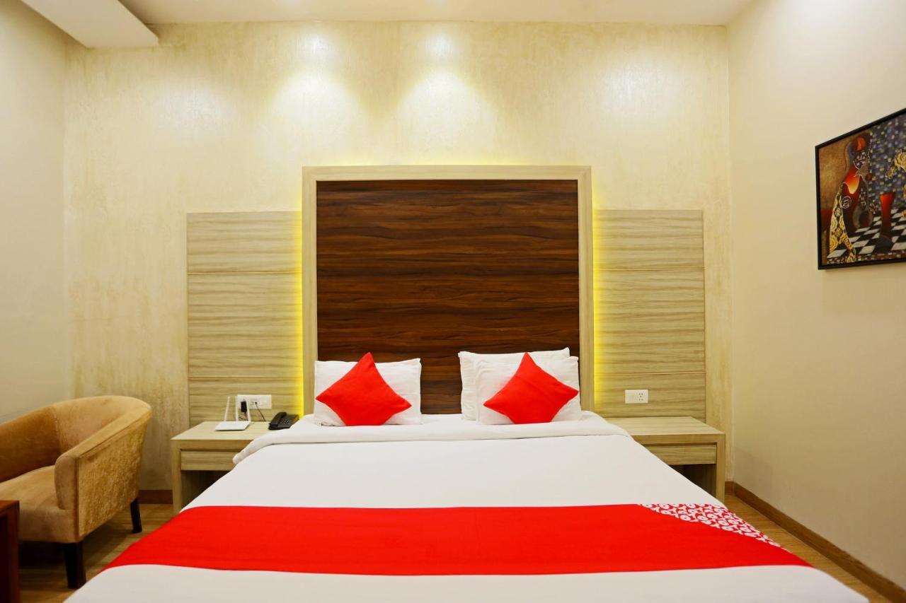 Capital O Green Palms Near Jhilmil Metro Station Hotel New Delhi Ngoại thất bức ảnh