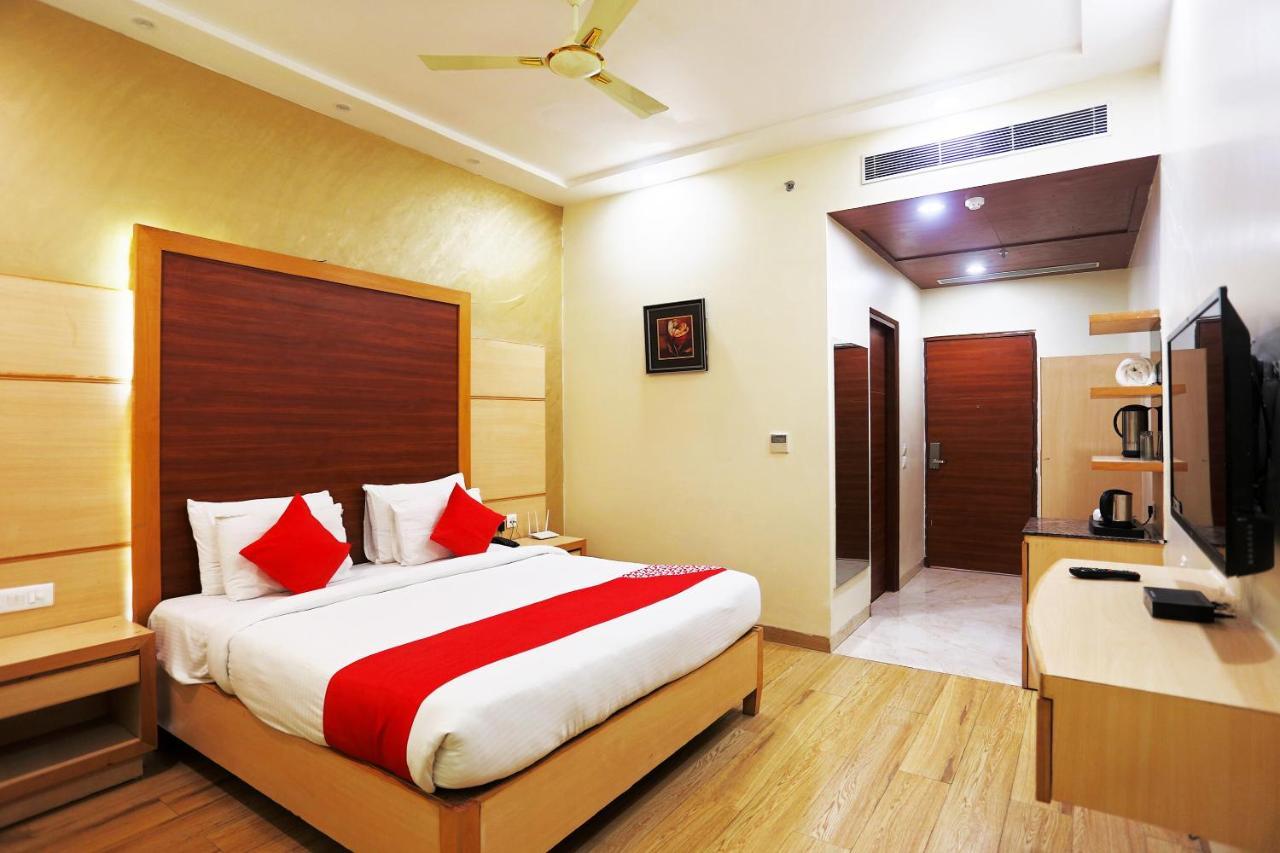 Capital O Green Palms Near Jhilmil Metro Station Hotel New Delhi Ngoại thất bức ảnh