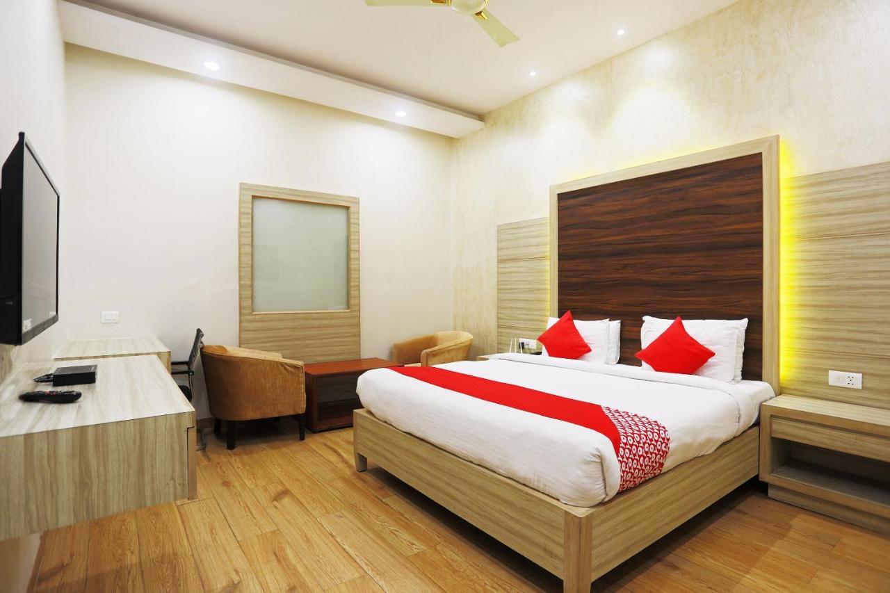 Capital O Green Palms Near Jhilmil Metro Station Hotel New Delhi Ngoại thất bức ảnh
