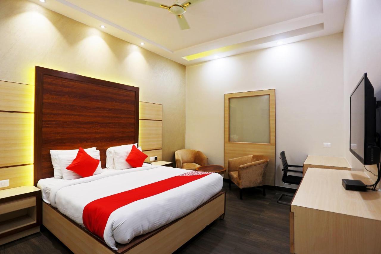 Capital O Green Palms Near Jhilmil Metro Station Hotel New Delhi Ngoại thất bức ảnh