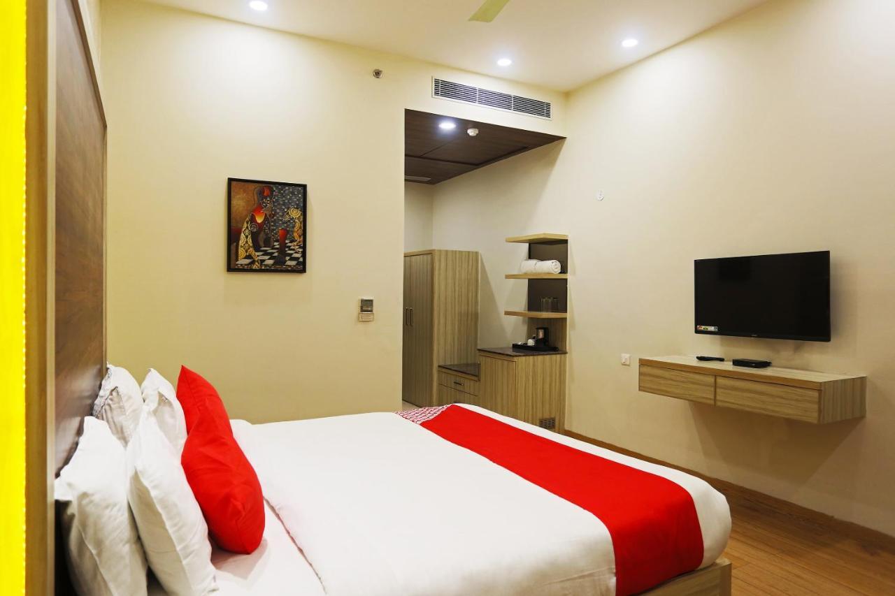 Capital O Green Palms Near Jhilmil Metro Station Hotel New Delhi Ngoại thất bức ảnh