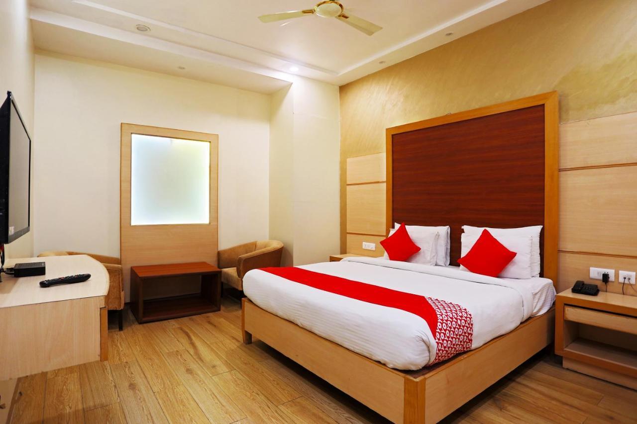 Capital O Green Palms Near Jhilmil Metro Station Hotel New Delhi Ngoại thất bức ảnh