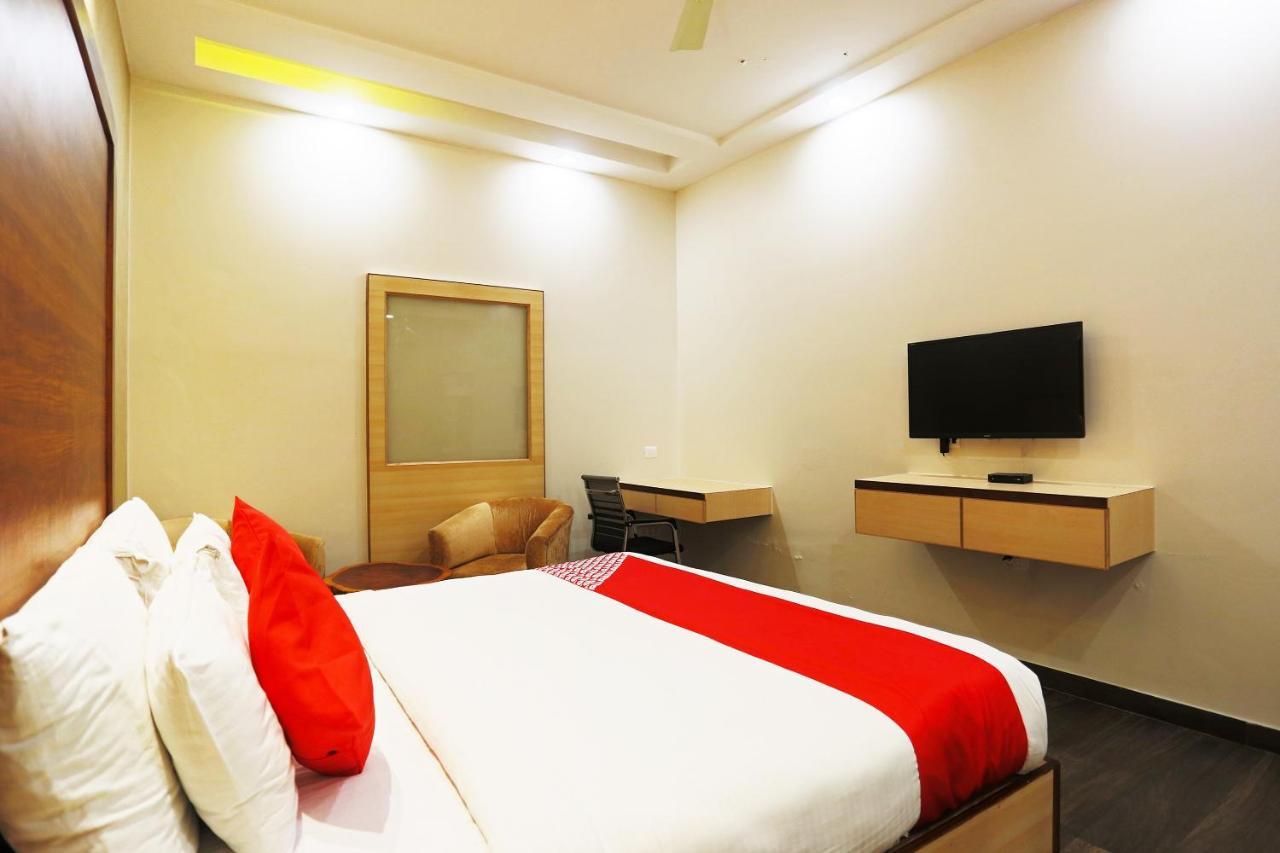 Capital O Green Palms Near Jhilmil Metro Station Hotel New Delhi Ngoại thất bức ảnh