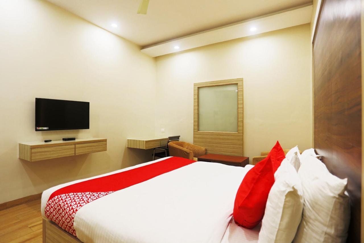 Capital O Green Palms Near Jhilmil Metro Station Hotel New Delhi Ngoại thất bức ảnh
