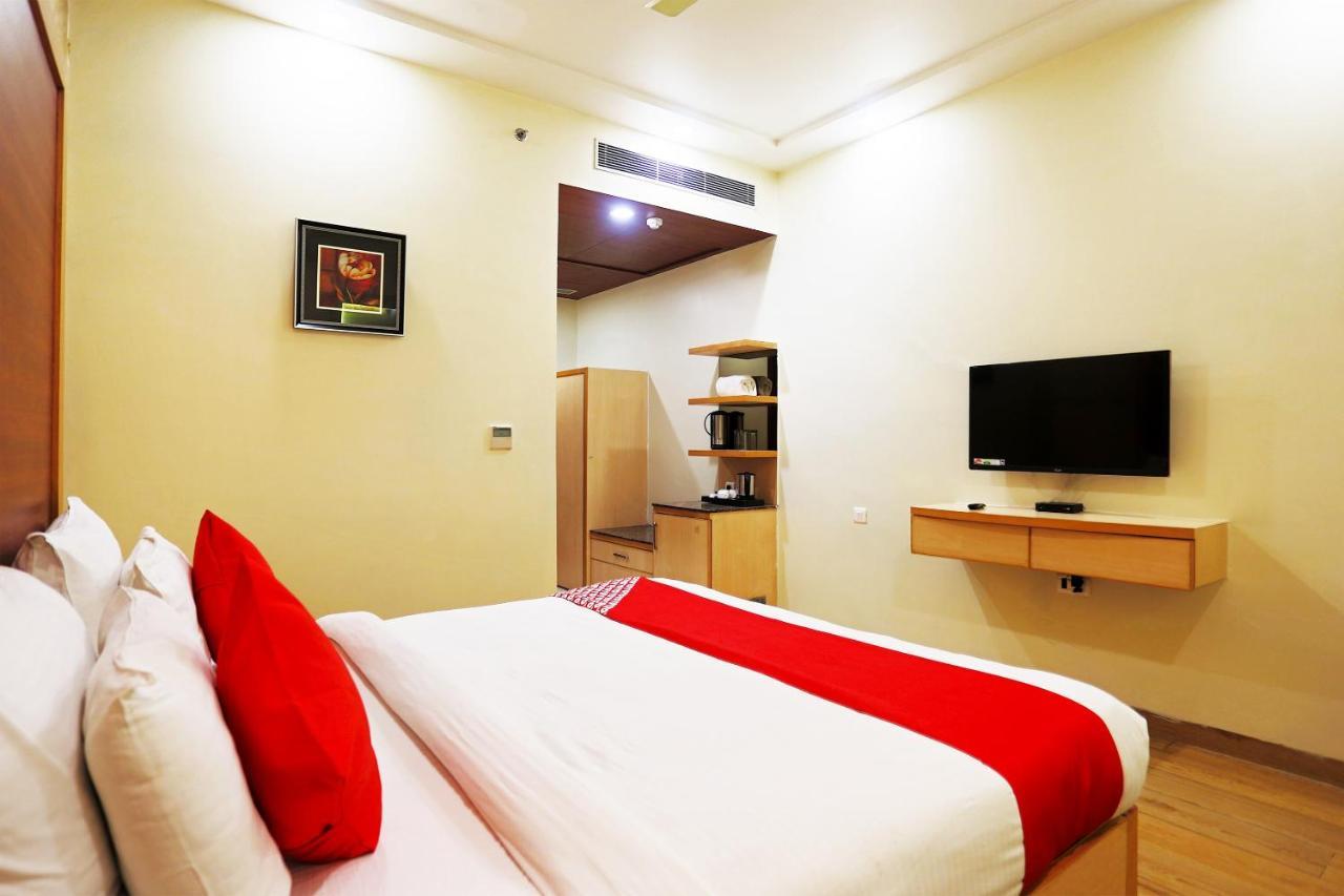 Capital O Green Palms Near Jhilmil Metro Station Hotel New Delhi Ngoại thất bức ảnh