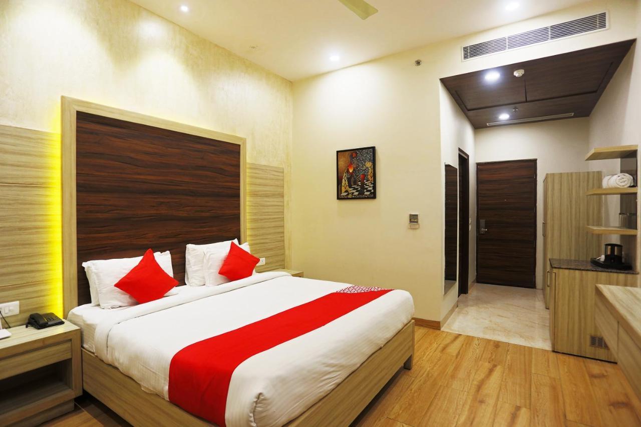Capital O Green Palms Near Jhilmil Metro Station Hotel New Delhi Ngoại thất bức ảnh